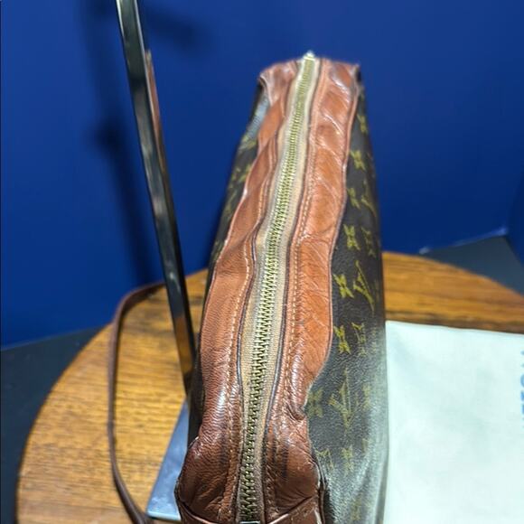 Louis Vuitton Brown Monogram Messenger Bag - Picture 5 of 14